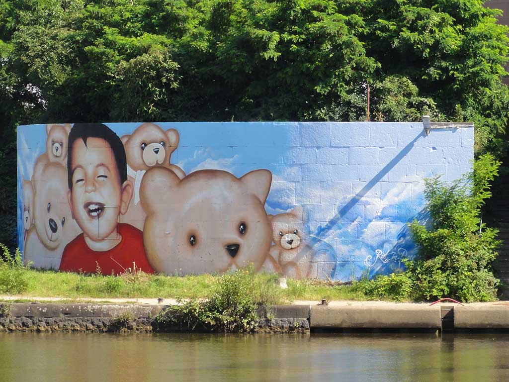 Aylan Kurdi mit Teddybären