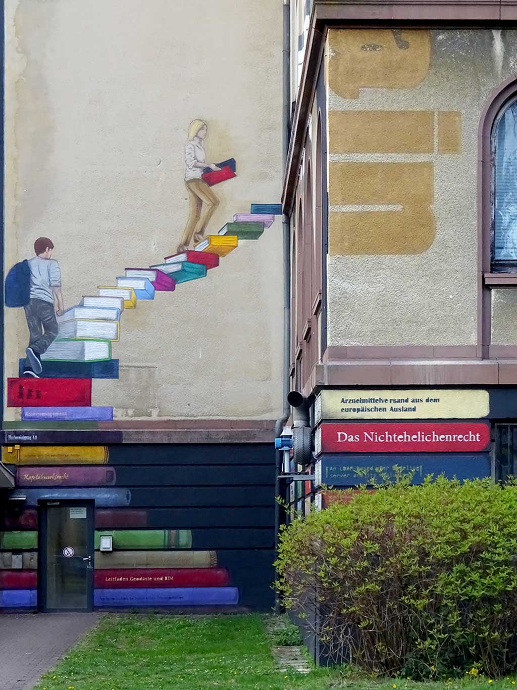 Mural der Frankfurt University of Applied Sciences thematisiert Bildung, Wissen und Vielfalt
