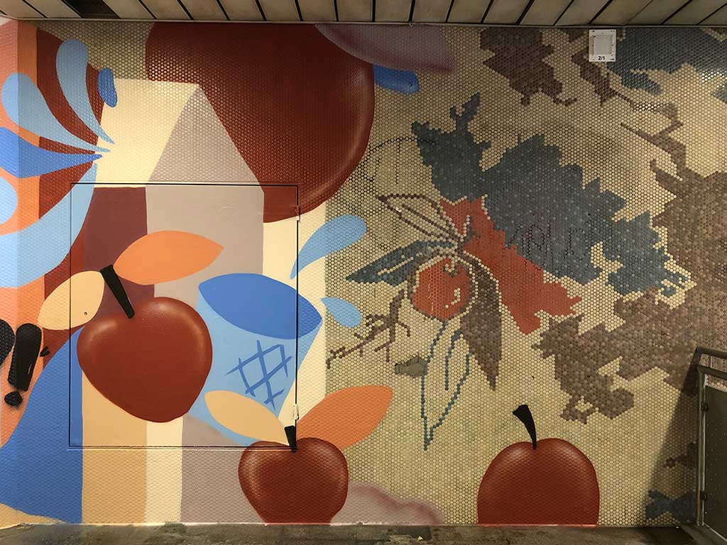 Geripptes und Äpfel in der S-Bahn-Station Lokalbahnhof