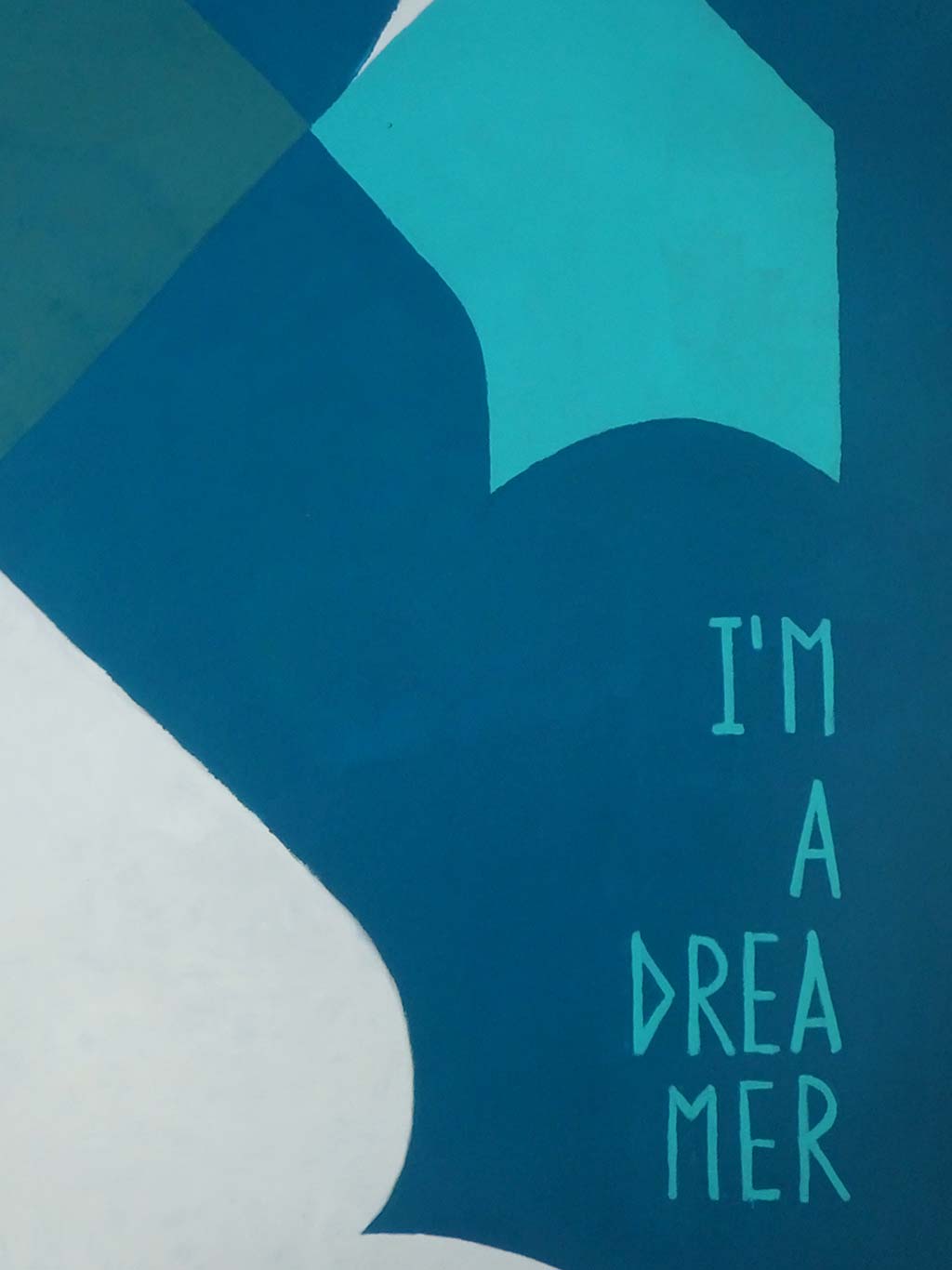 Mural mit Formen, Texturen, Farben und Zitat aus John-Lennon-Song Imagine